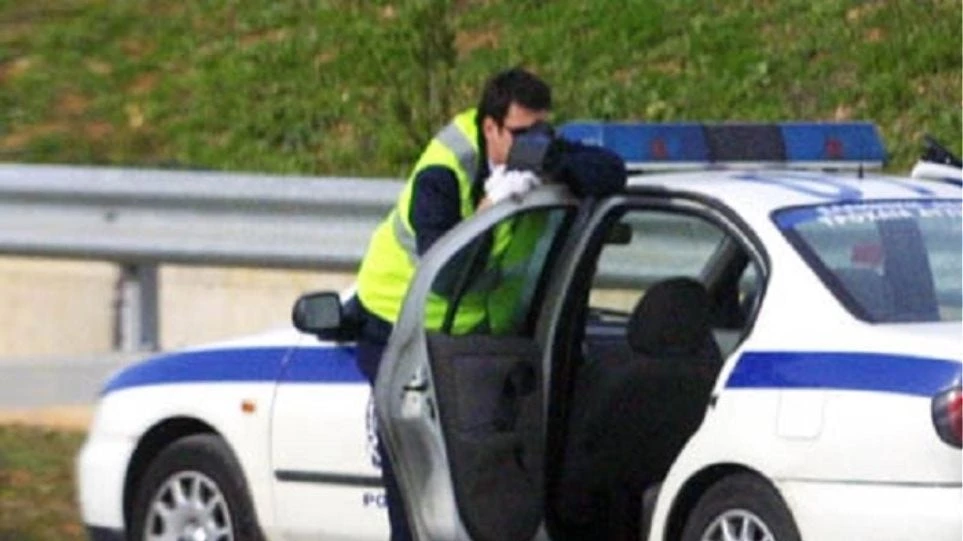 «Νταής» δικηγόρος στο Βόλο: Έβρισε αστυνομικούς και αρνήθηκε έλεγχο